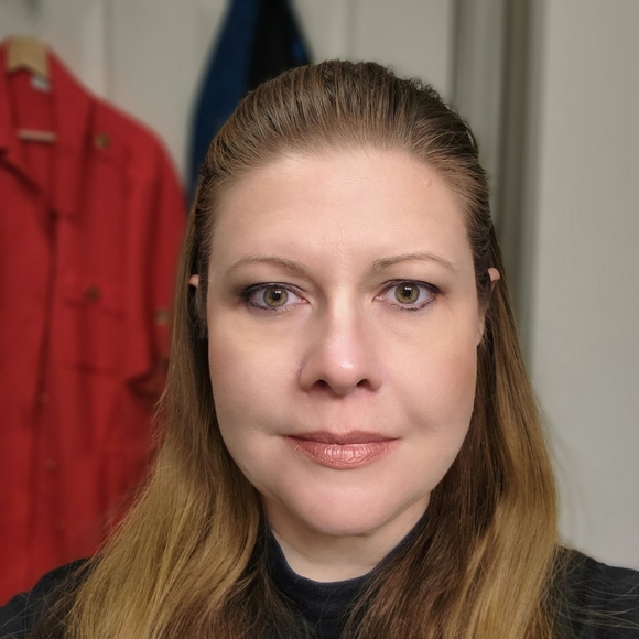 Meet your Posher, Jennifer - Picture 3 of 5